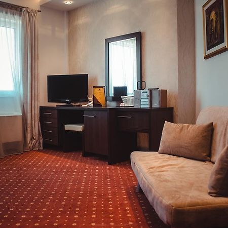 Celly Hotel Πιτέστι Εξωτερικό φωτογραφία