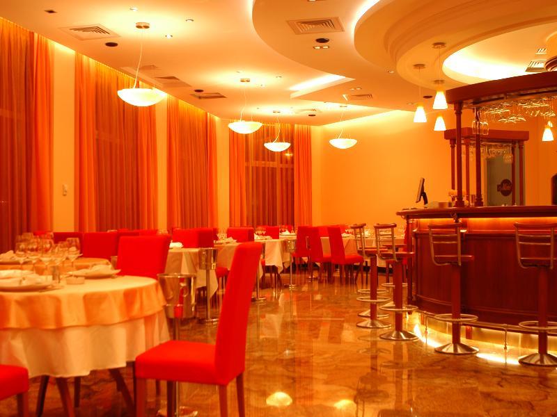 Celly Hotel Πιτέστι Εξωτερικό φωτογραφία
