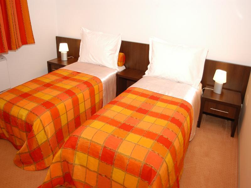 Celly Hotel Πιτέστι Εξωτερικό φωτογραφία