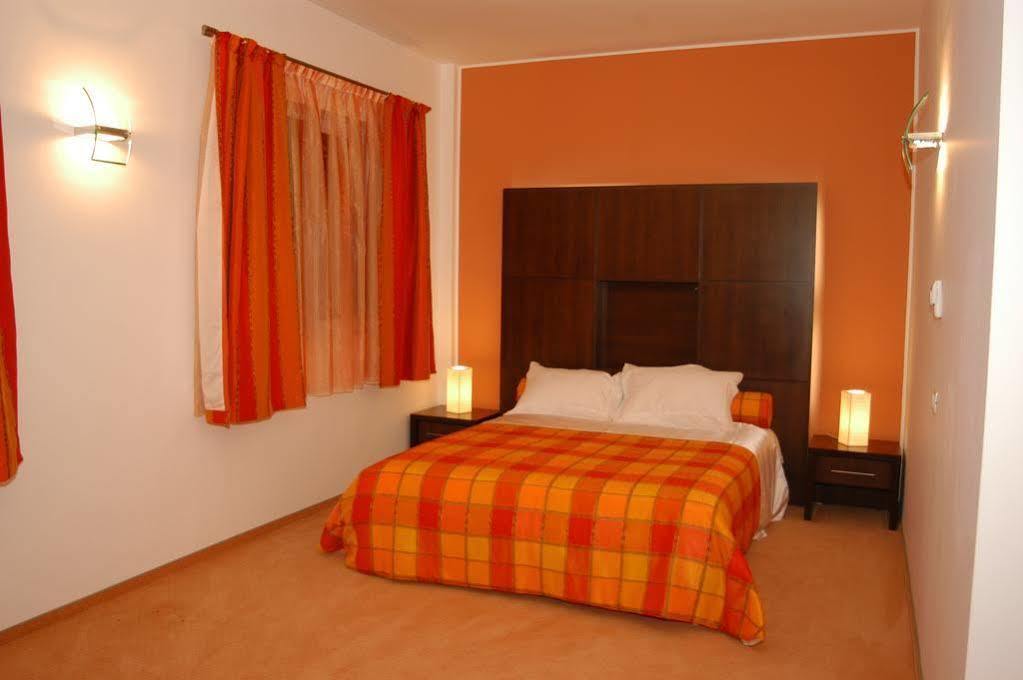 Celly Hotel Πιτέστι Εξωτερικό φωτογραφία