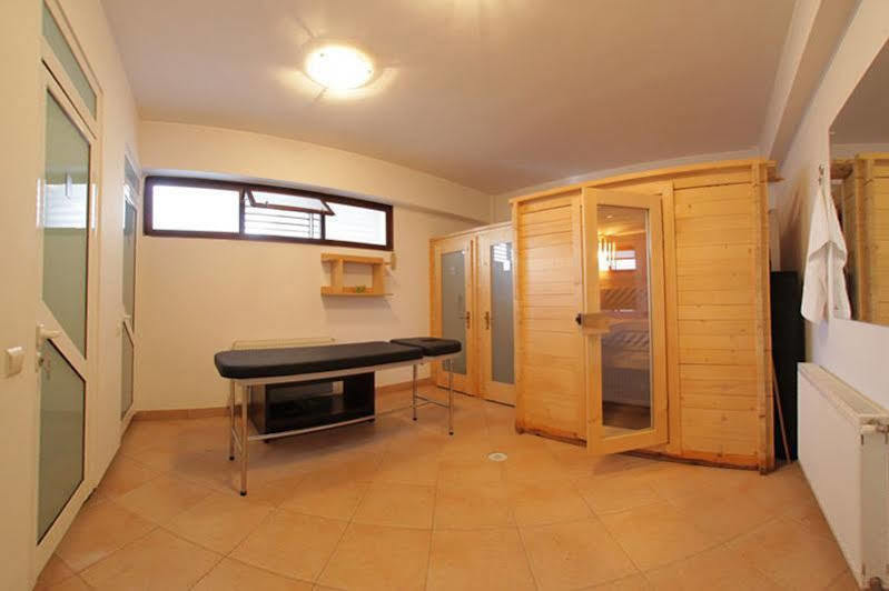 Celly Hotel Πιτέστι Εξωτερικό φωτογραφία