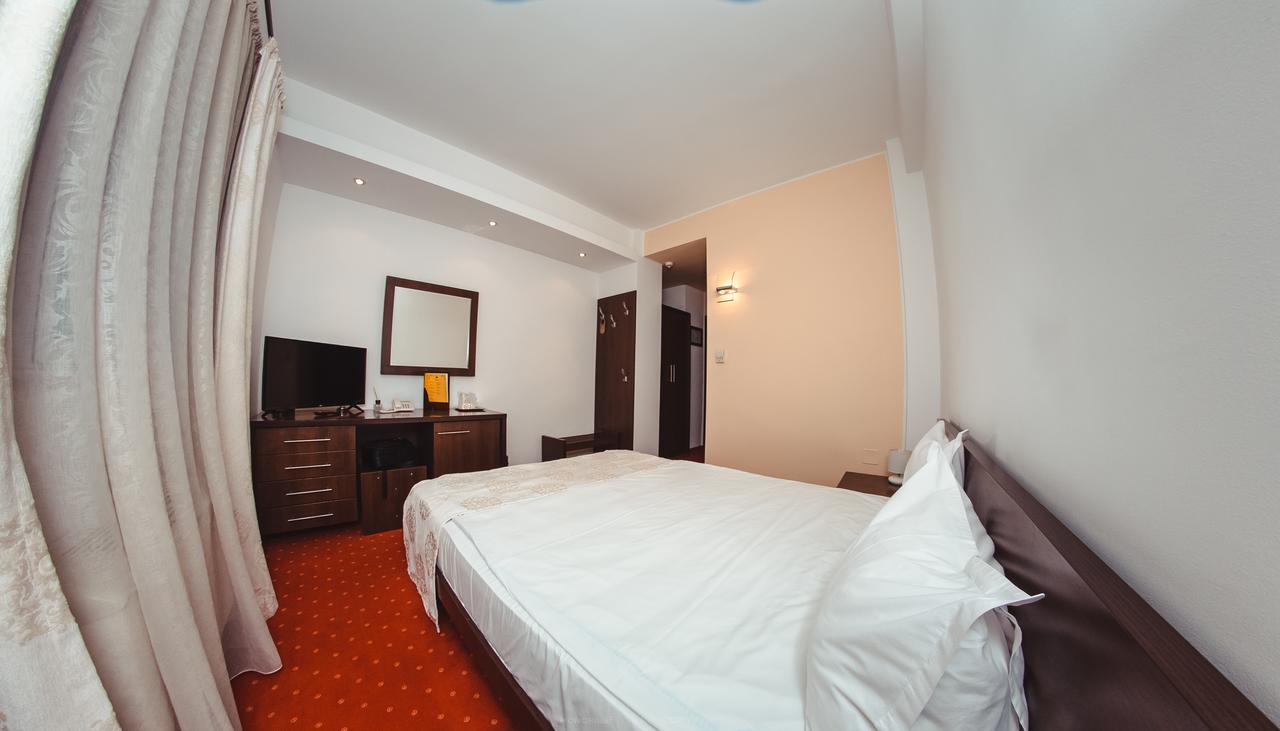 Celly Hotel Πιτέστι Εξωτερικό φωτογραφία