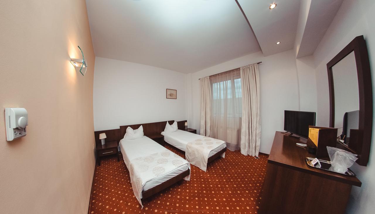 Celly Hotel Πιτέστι Εξωτερικό φωτογραφία