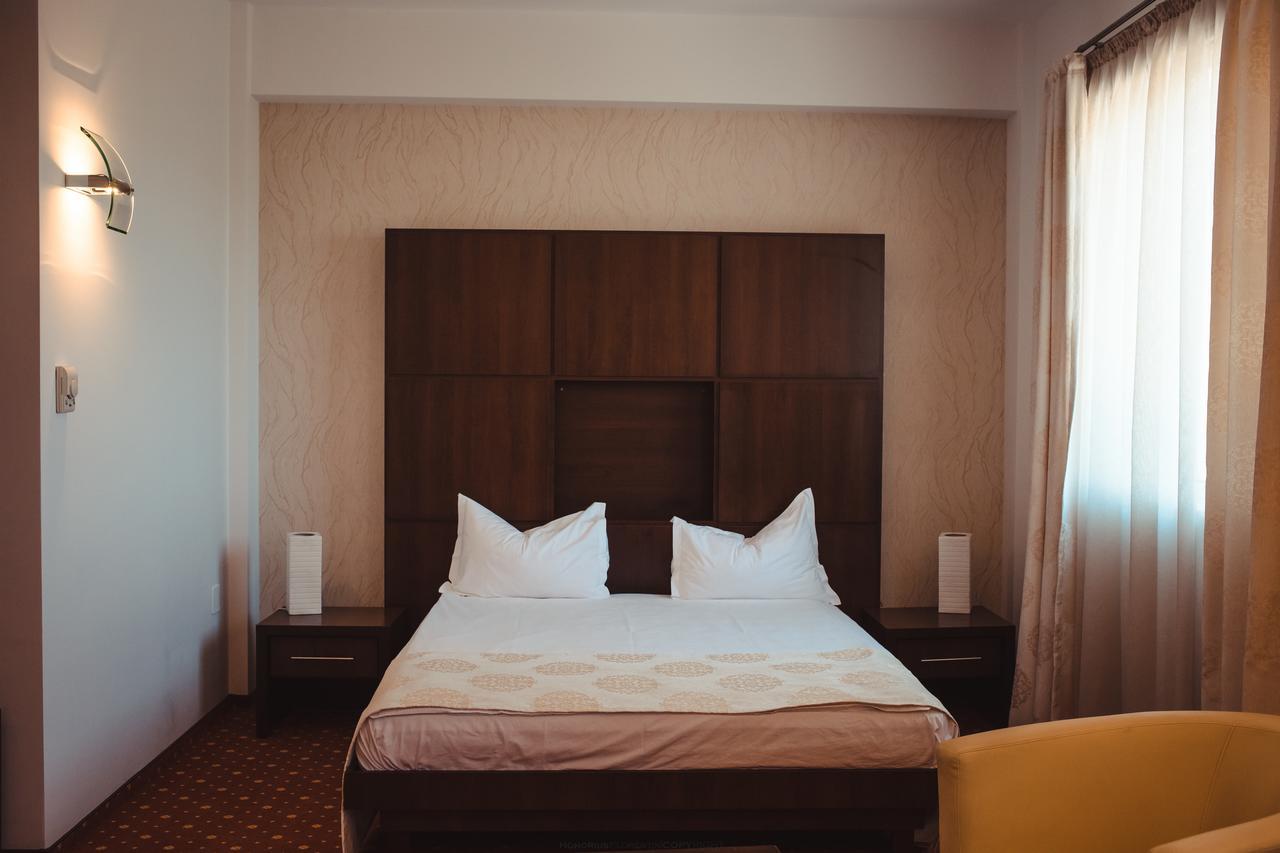 Celly Hotel Πιτέστι Εξωτερικό φωτογραφία
