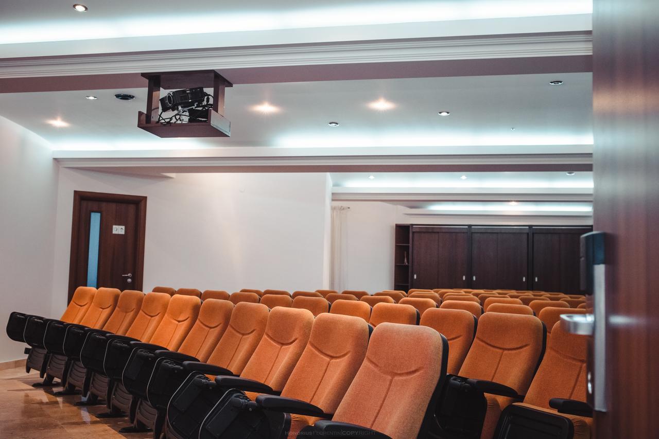 Celly Hotel Πιτέστι Εξωτερικό φωτογραφία