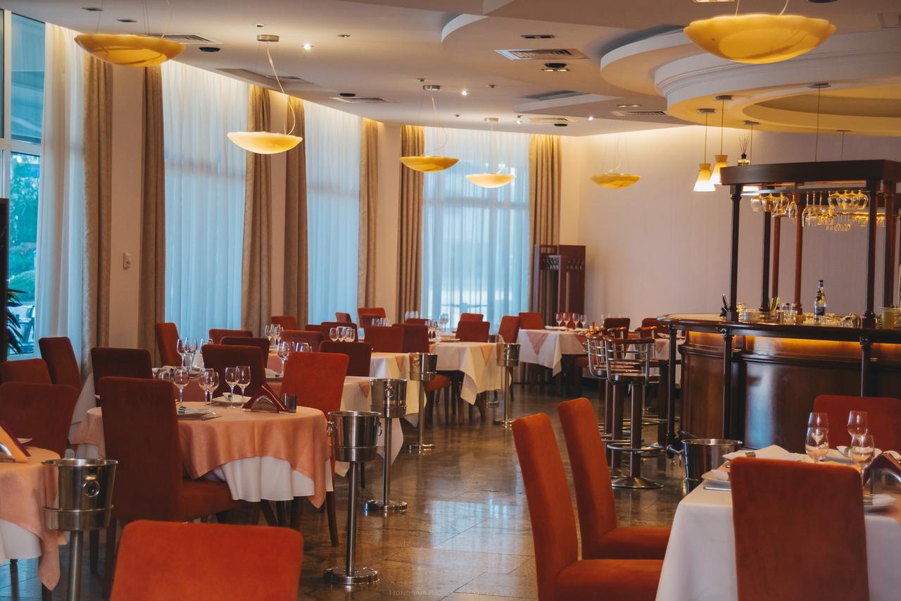 Celly Hotel Πιτέστι Εξωτερικό φωτογραφία