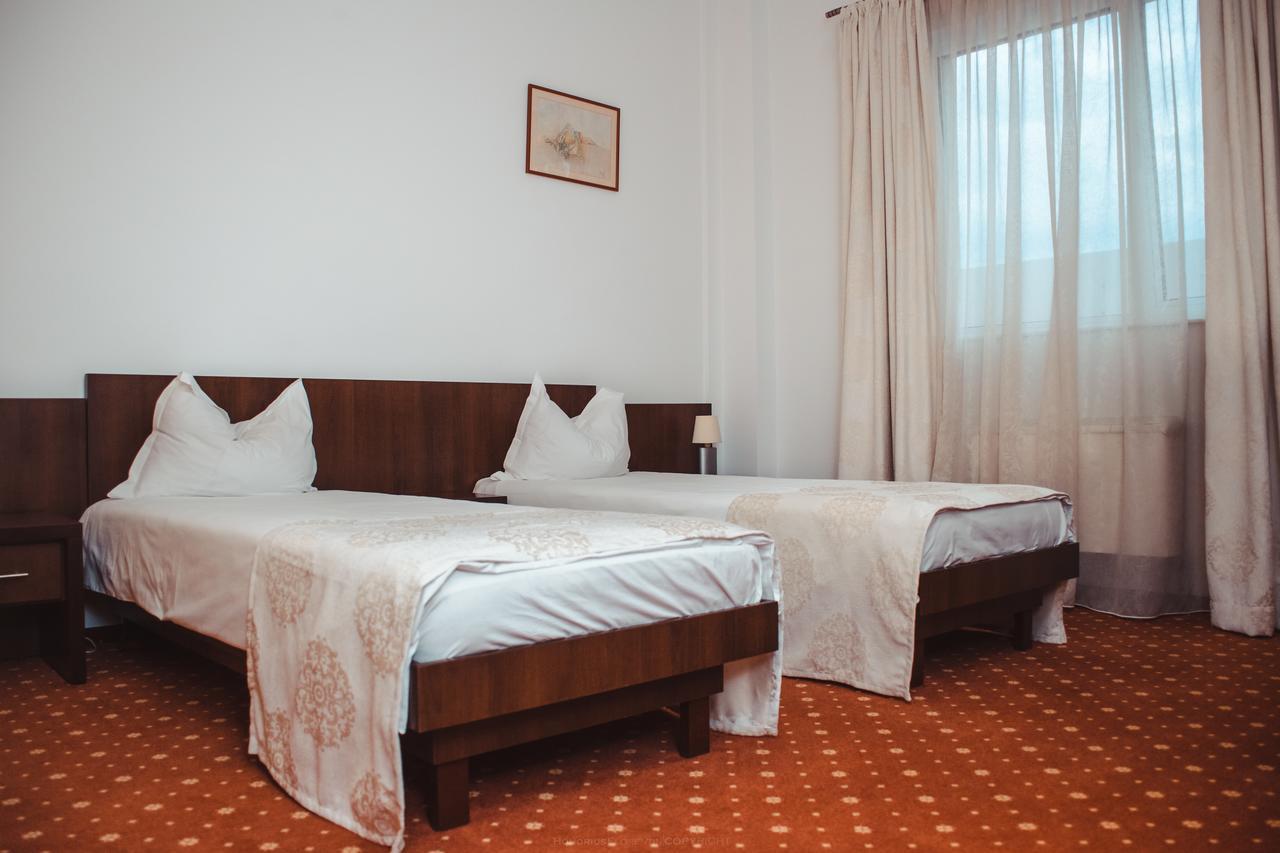 Celly Hotel Πιτέστι Εξωτερικό φωτογραφία