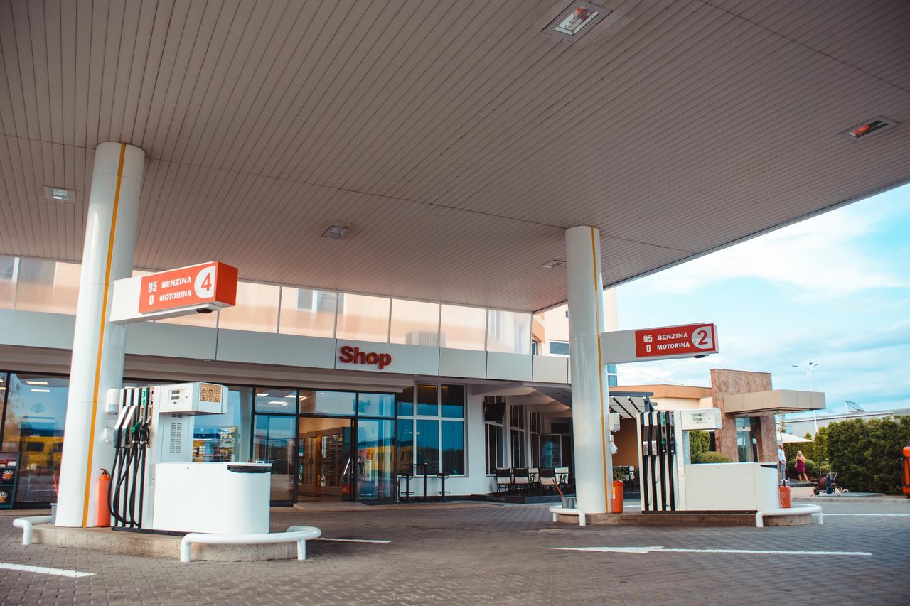 Celly Hotel Πιτέστι Εξωτερικό φωτογραφία