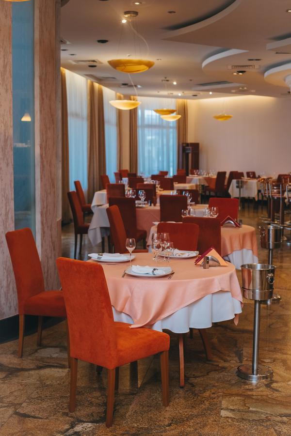 Celly Hotel Πιτέστι Εξωτερικό φωτογραφία