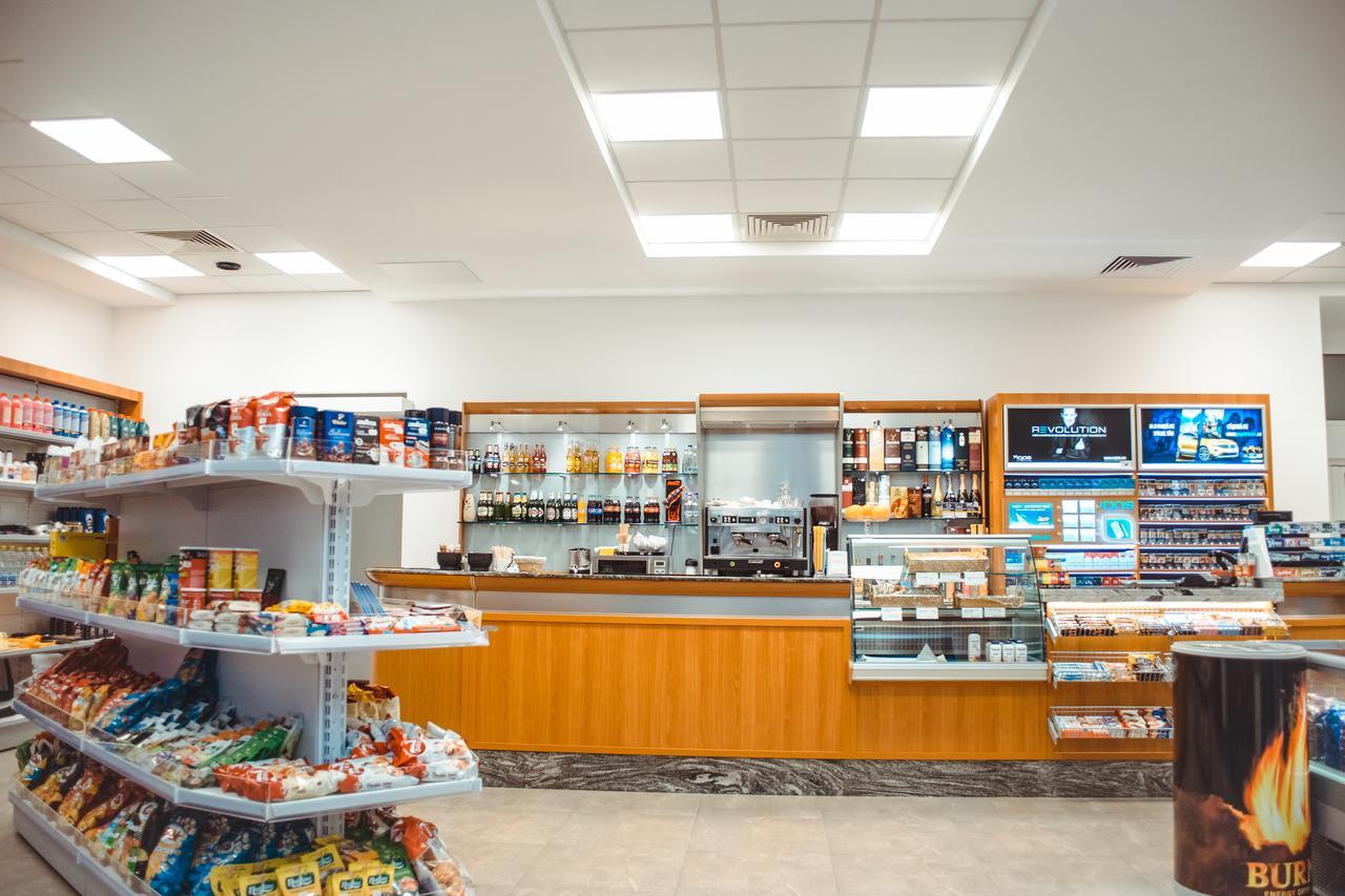 Celly Hotel Πιτέστι Εξωτερικό φωτογραφία