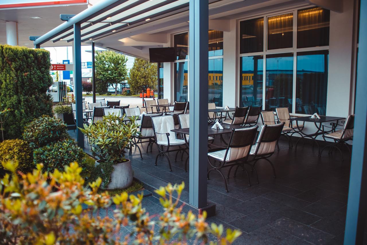 Celly Hotel Πιτέστι Εξωτερικό φωτογραφία