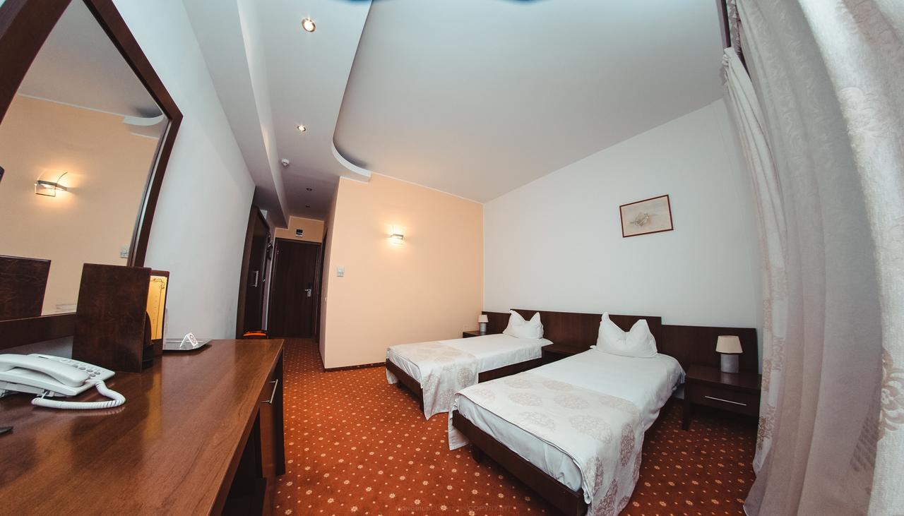 Celly Hotel Πιτέστι Εξωτερικό φωτογραφία