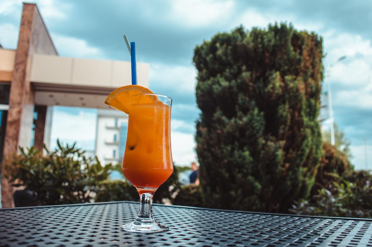 Celly Hotel Πιτέστι Εξωτερικό φωτογραφία